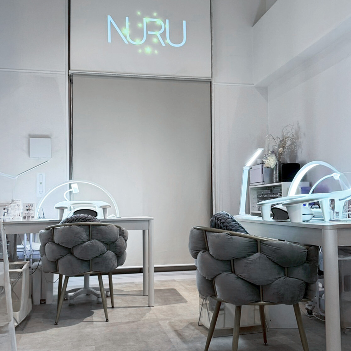 NURU NAIL HORIE 夜の店内 ネオンサイン 施術スペース 堀江 大阪ネイルサロン