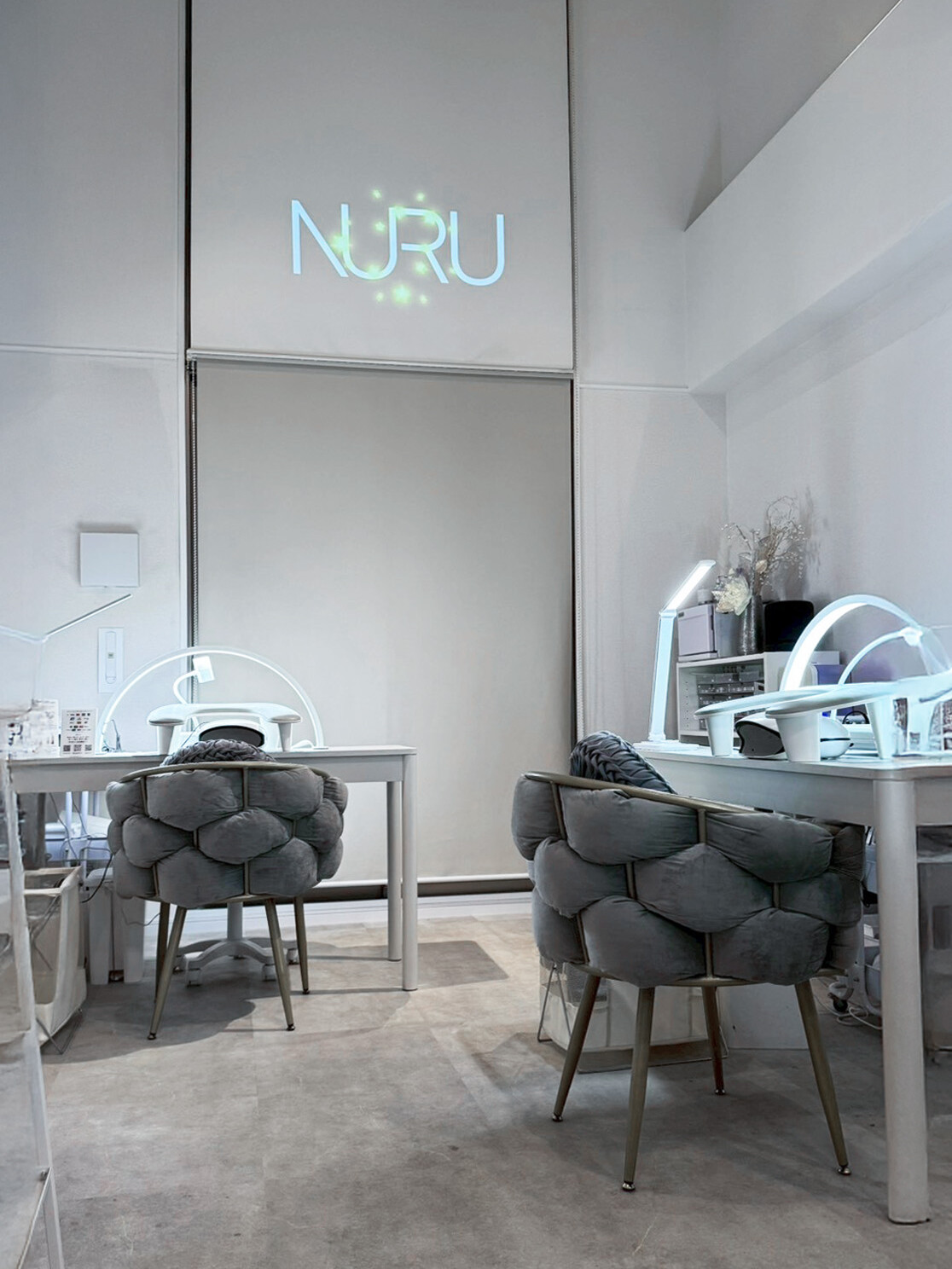 NURU NAIL HORIE 夜の店内 ネオンサイン 施術スペース 堀江 大阪ネイルサロン
