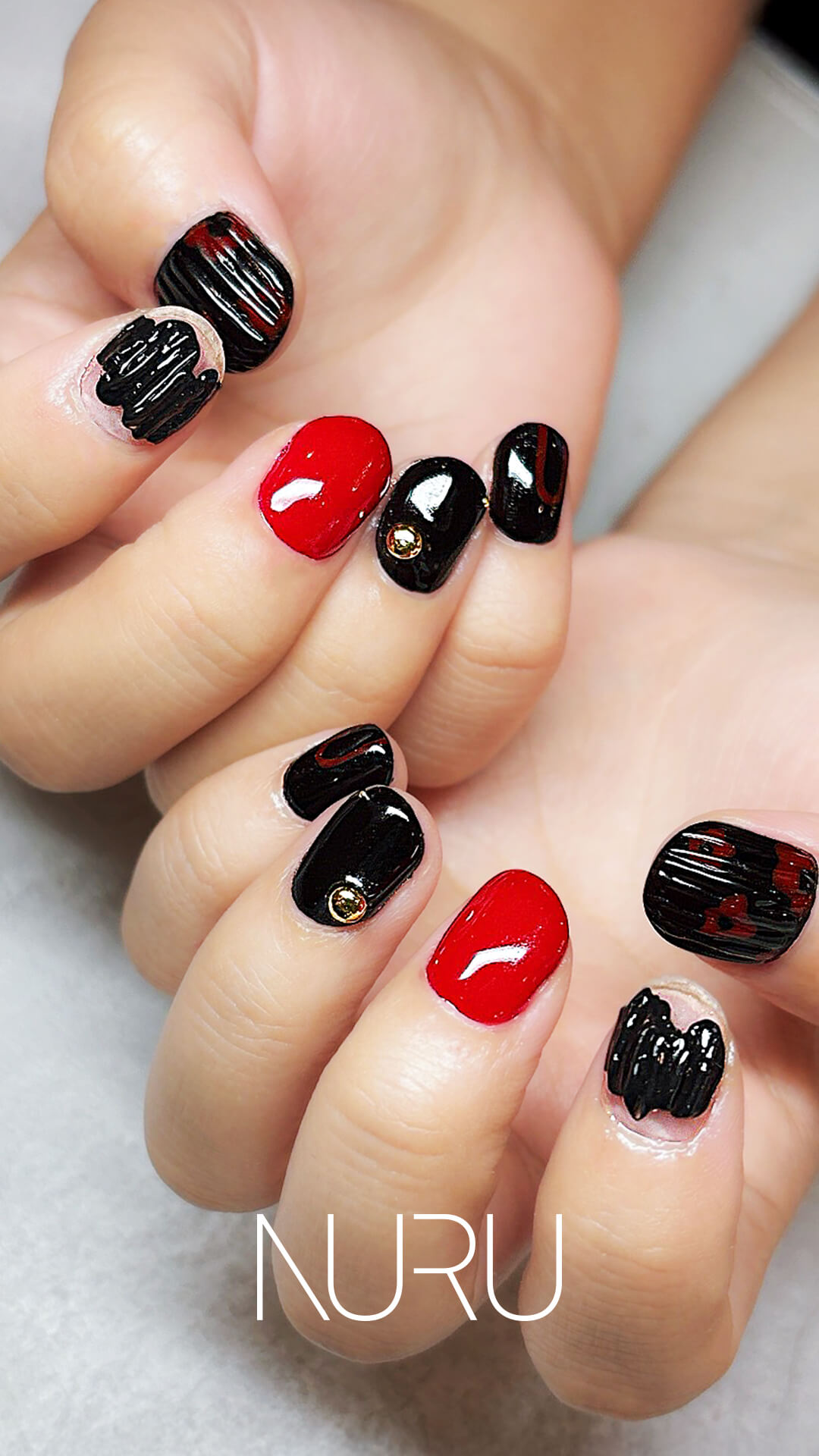 シックなデザインネイル