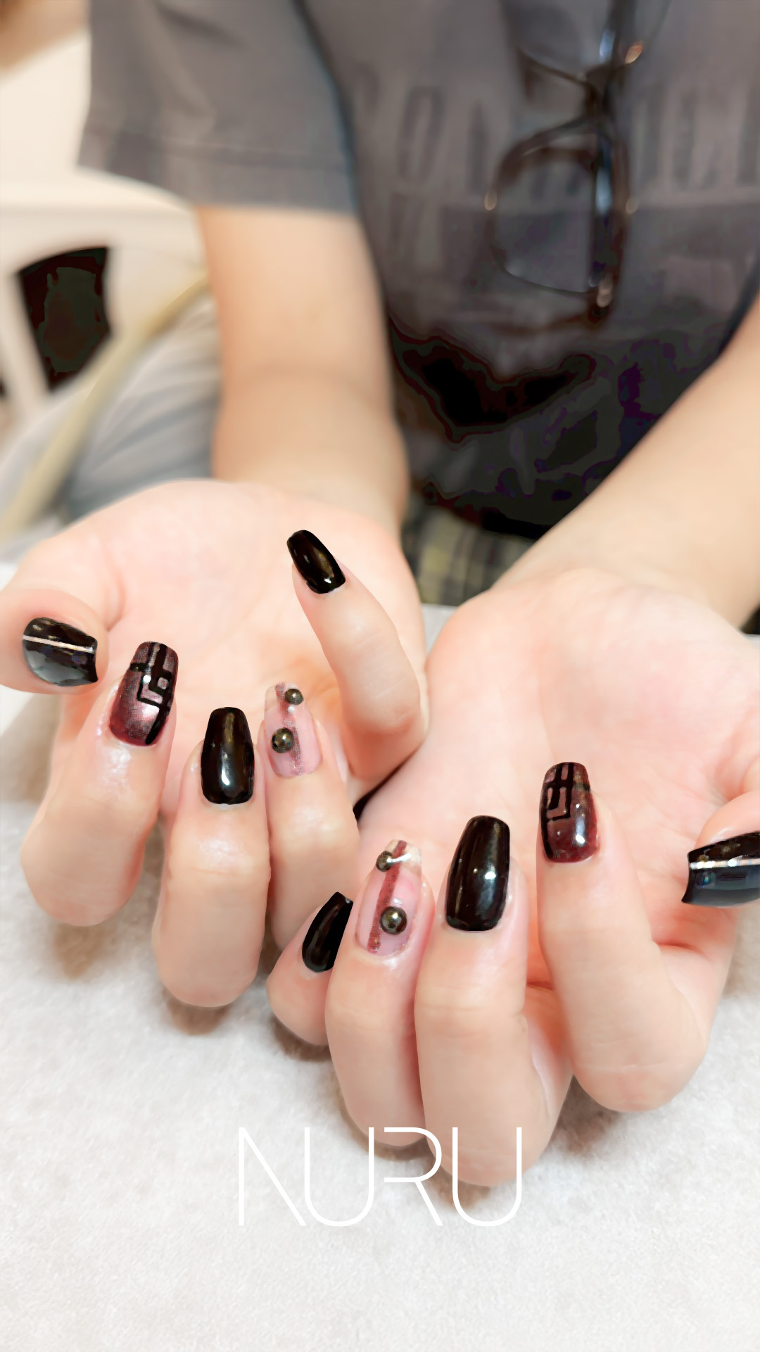 モードなネイルデザイン