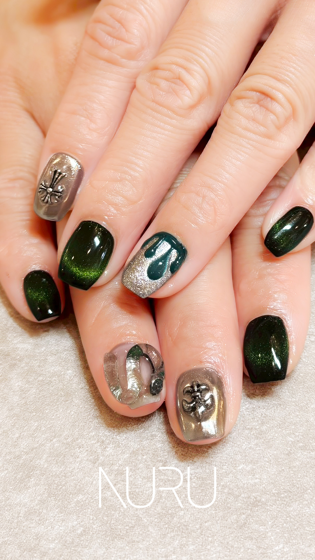 モードなネイル