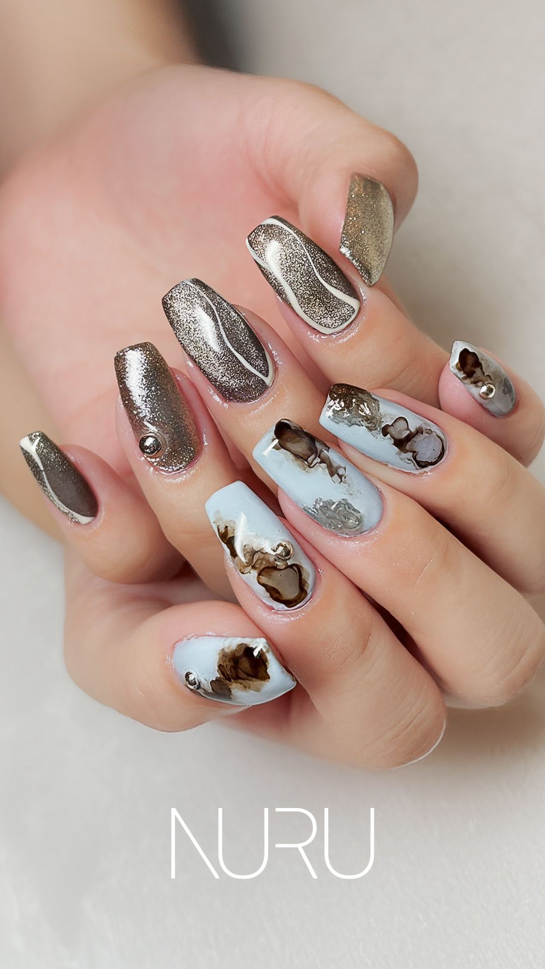 パーティーに映えるロングネイル