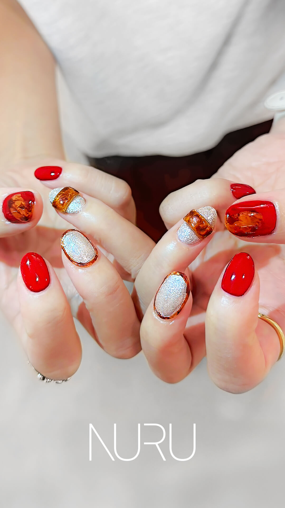 カラフルで個性的なネイルデザイン