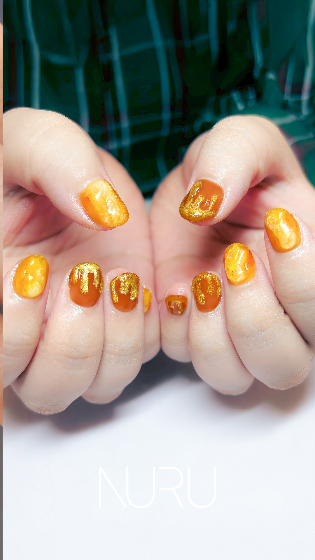 バレンタインにぴったりなカラフルネイル