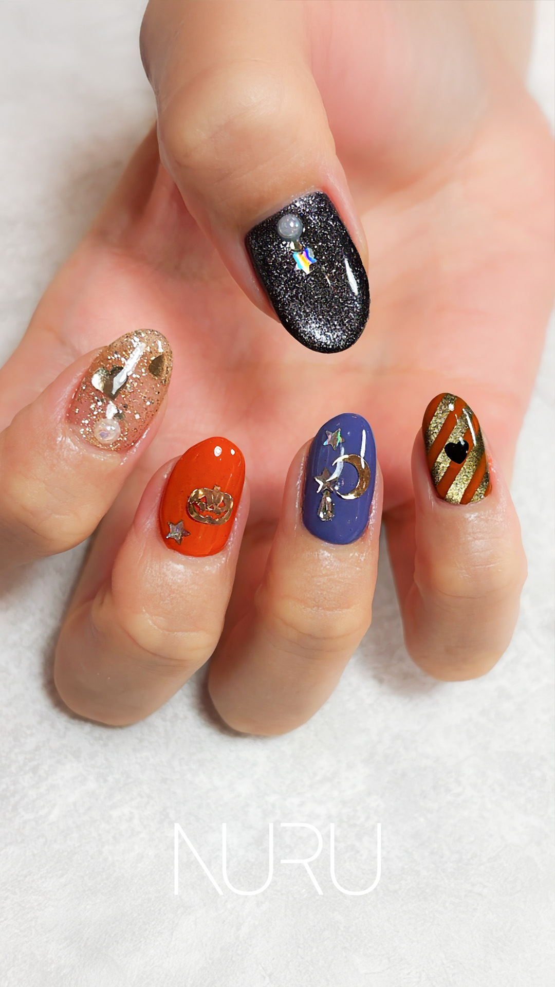 ご褒美感のあるカラフルネイル